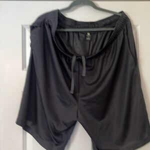 Mens 2XL - Xersion Active Wear Shorts. Side pockets. 9” Inseam.